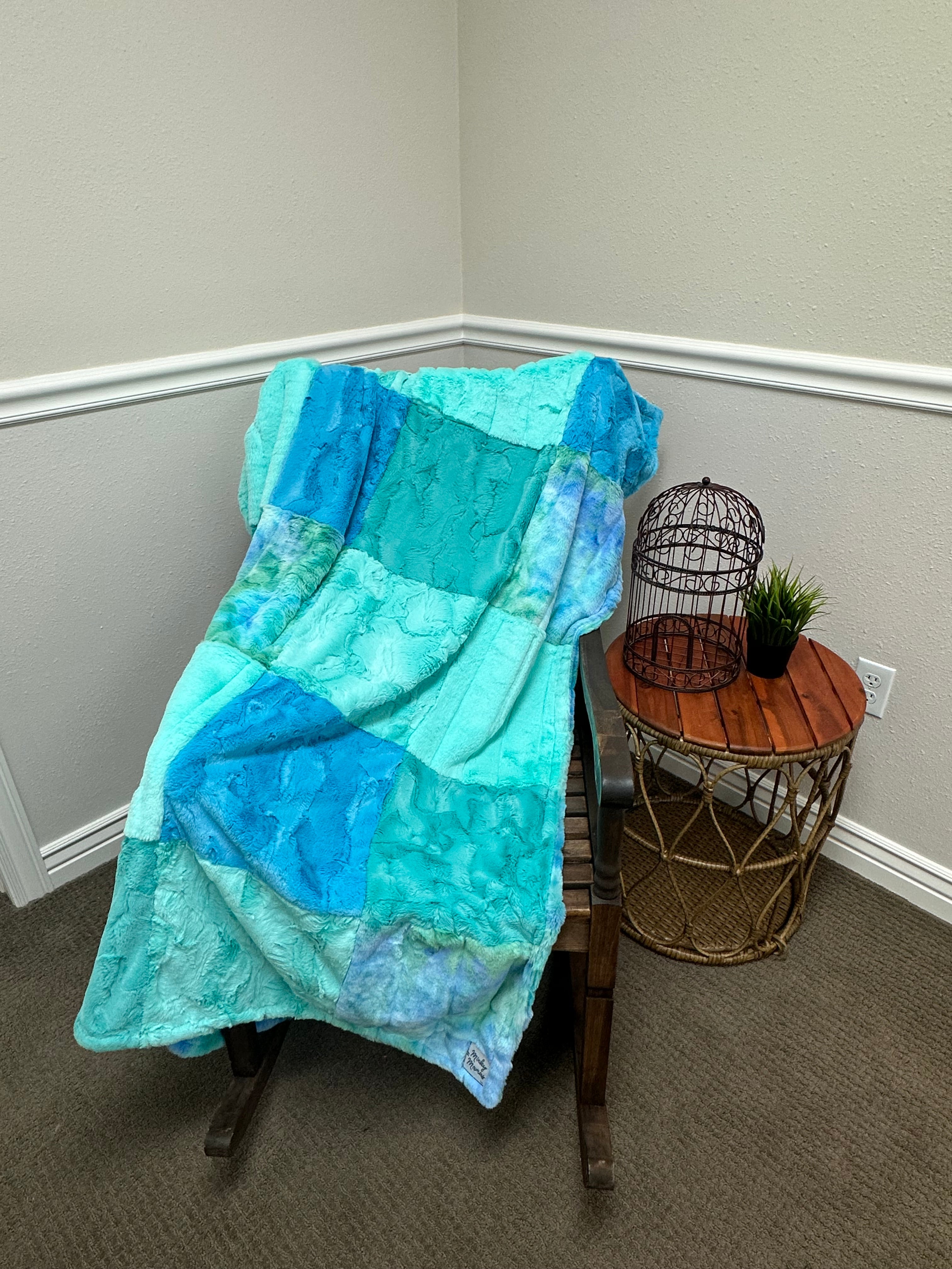 Blue pop throw