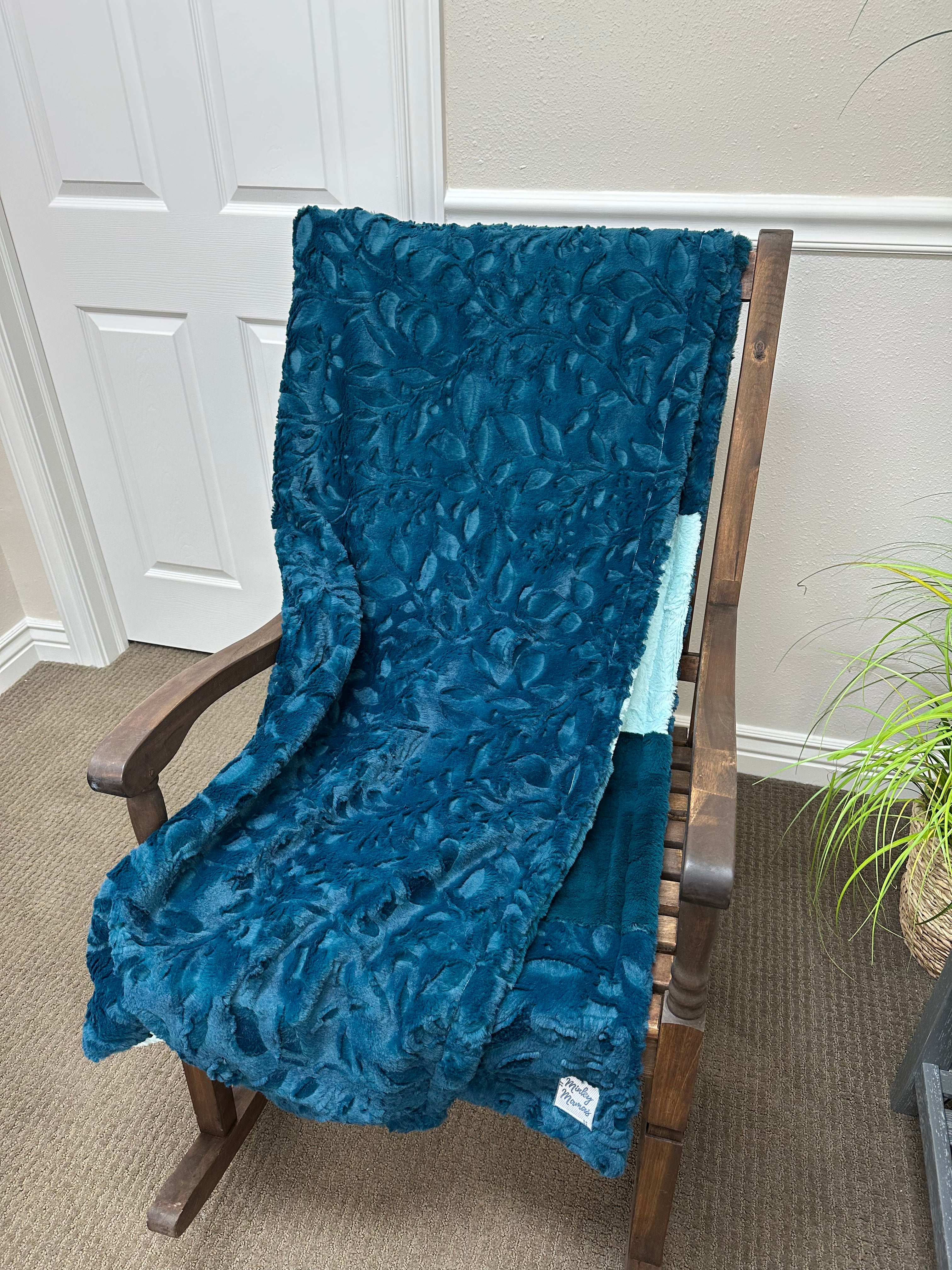 Bayou poppy Throw