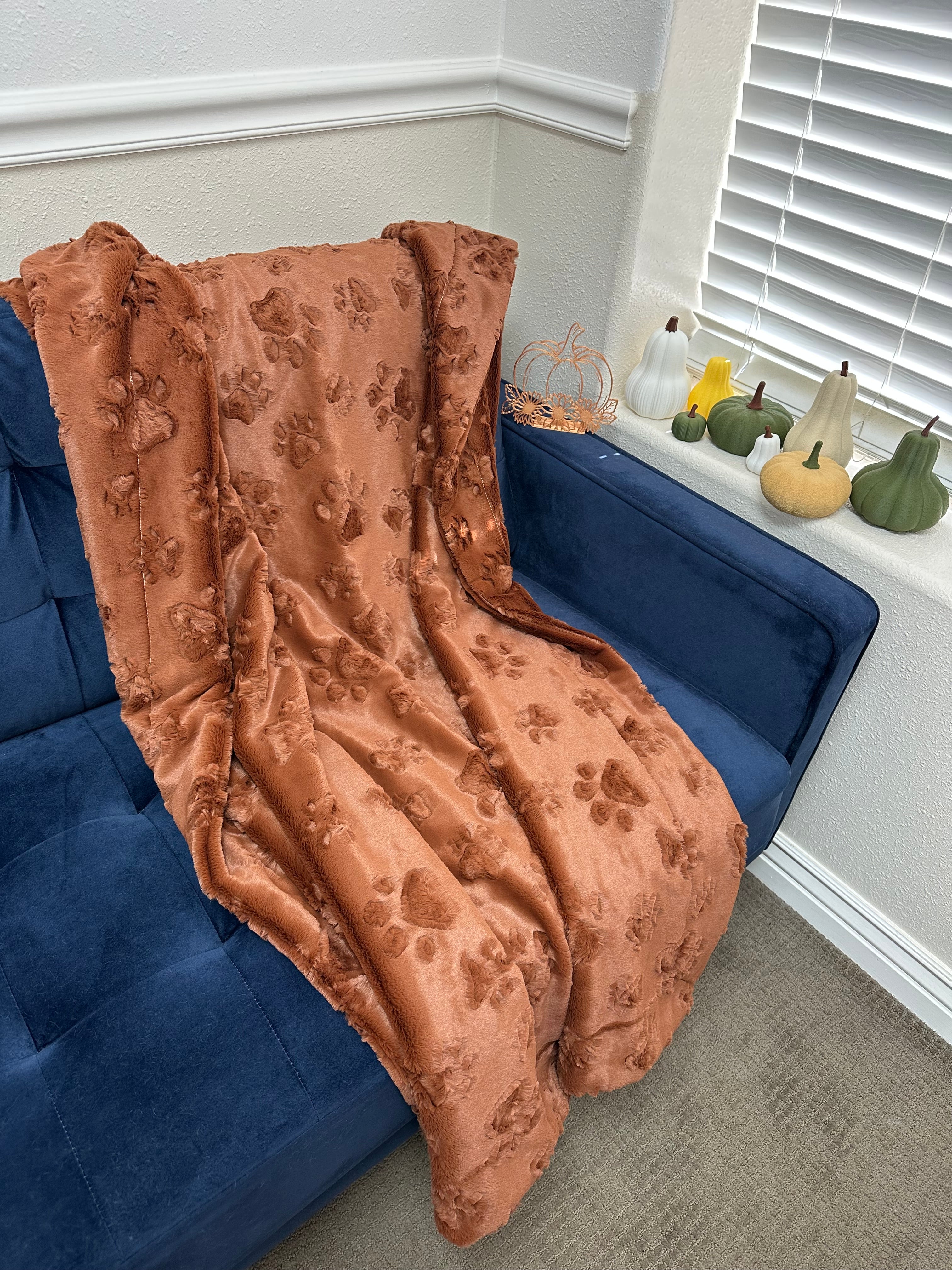 Woodland paw Throw