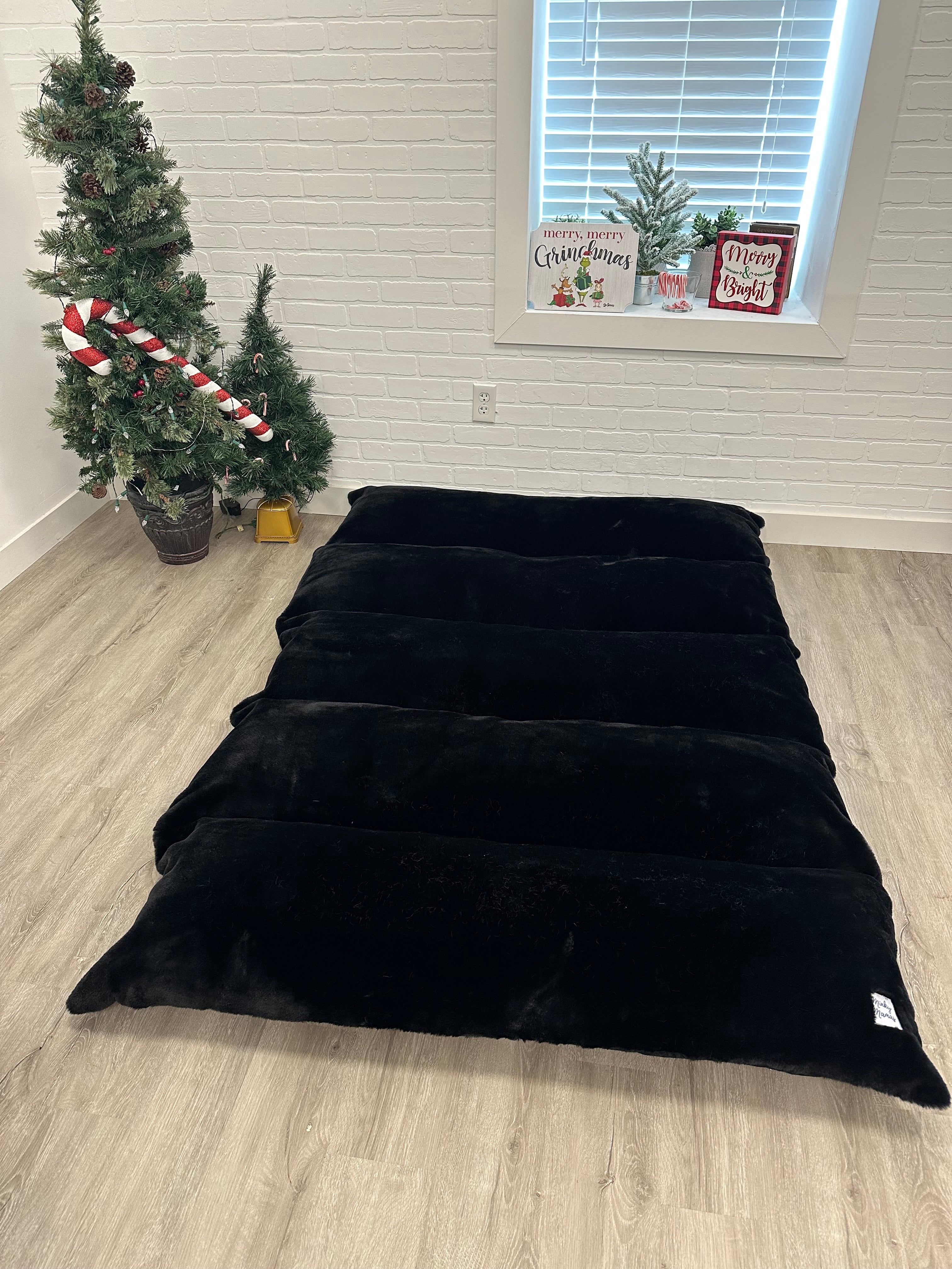 Black Pillow Bed