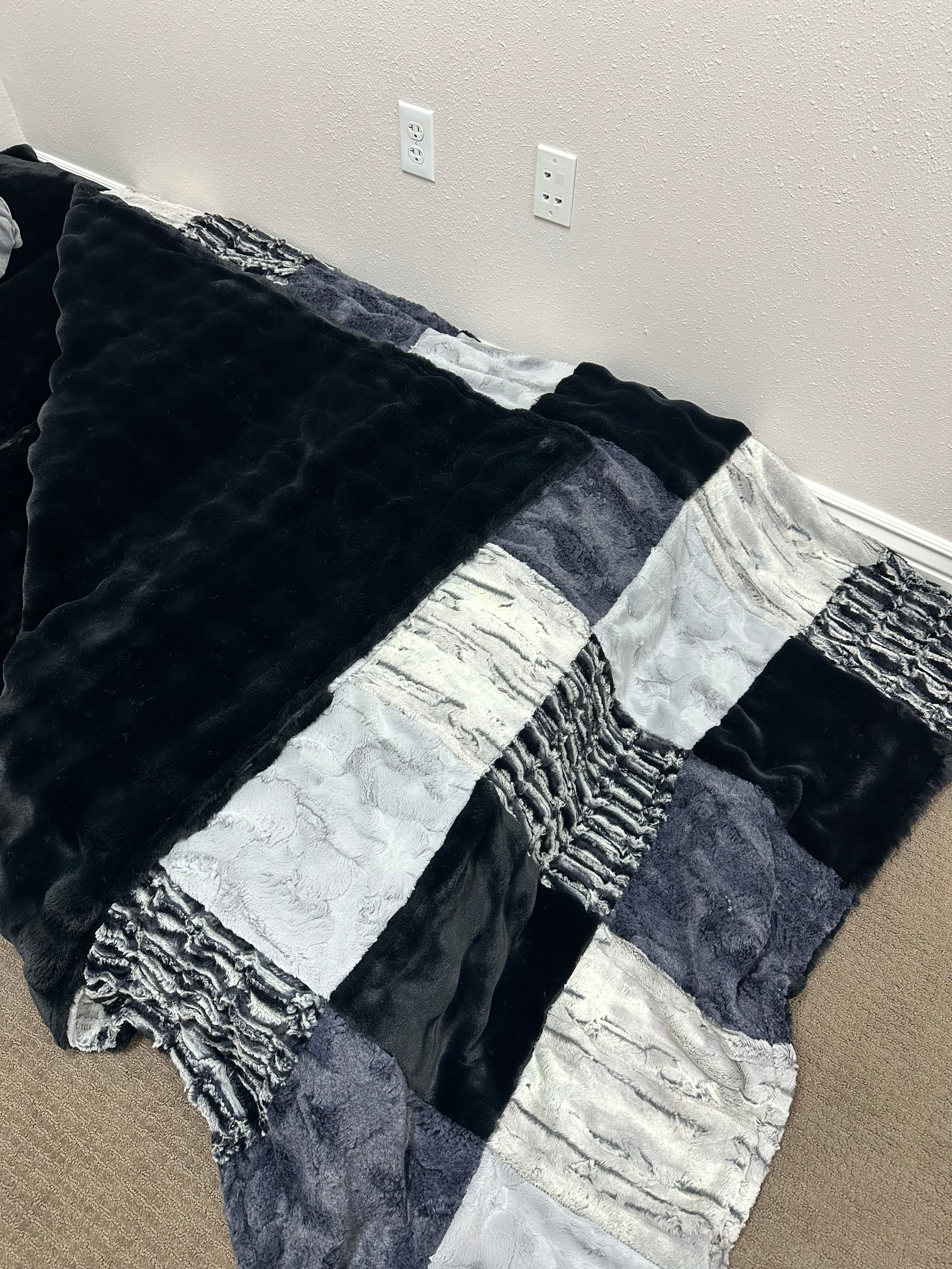 Black/Gray Powderpuff