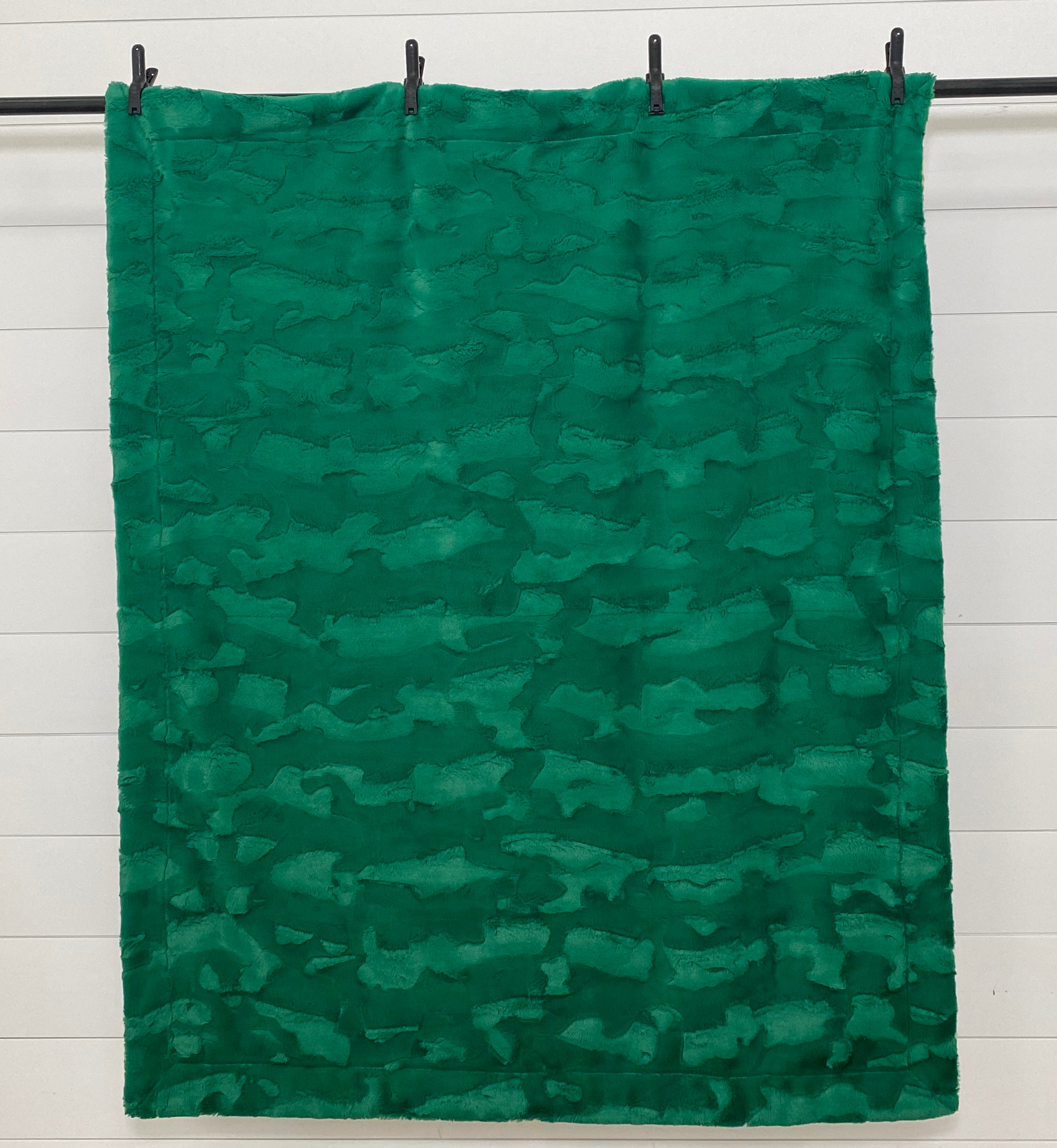 Penguin Christmas Print/Kelly Hide Simple Throw