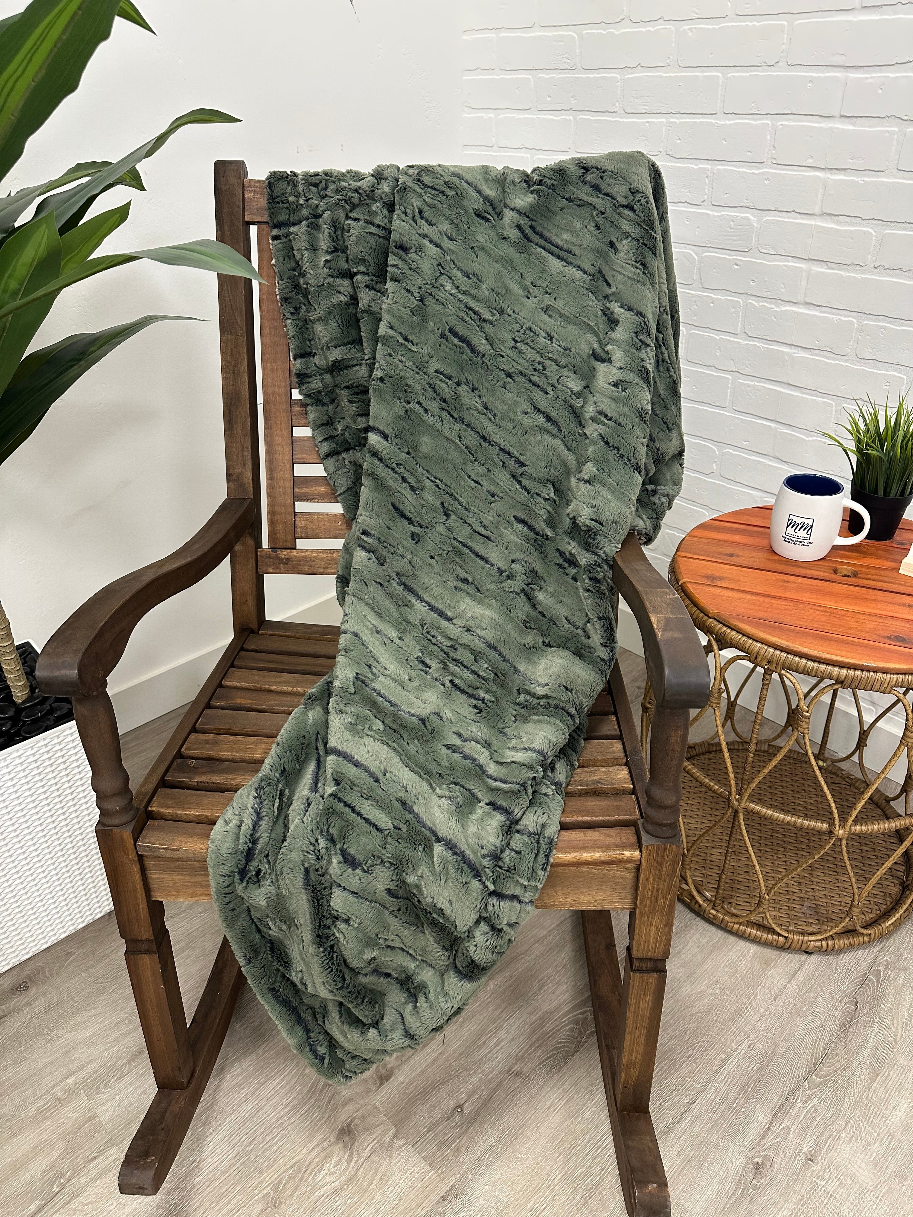 Camo pw Throw
