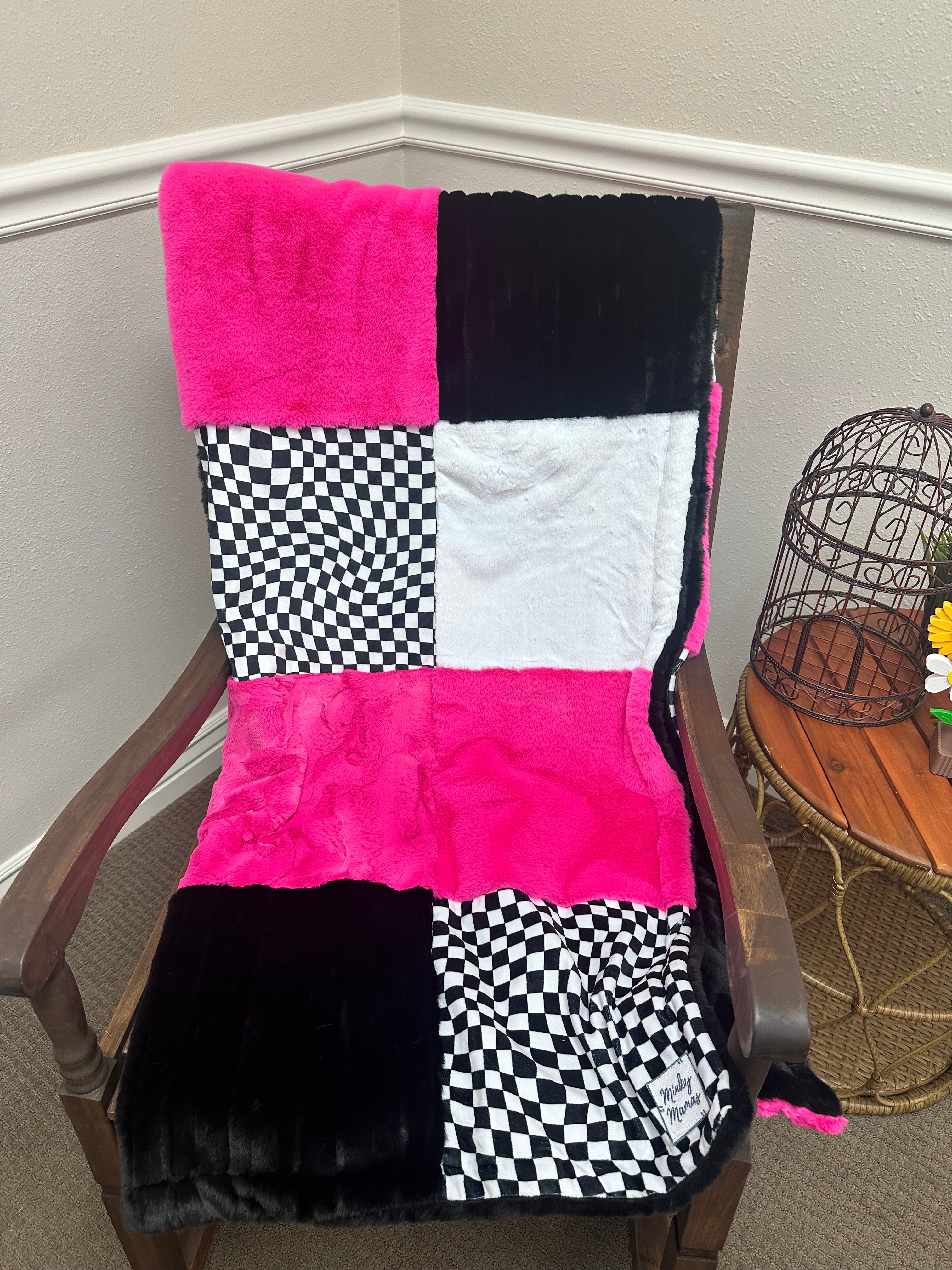 Think pink check Throw