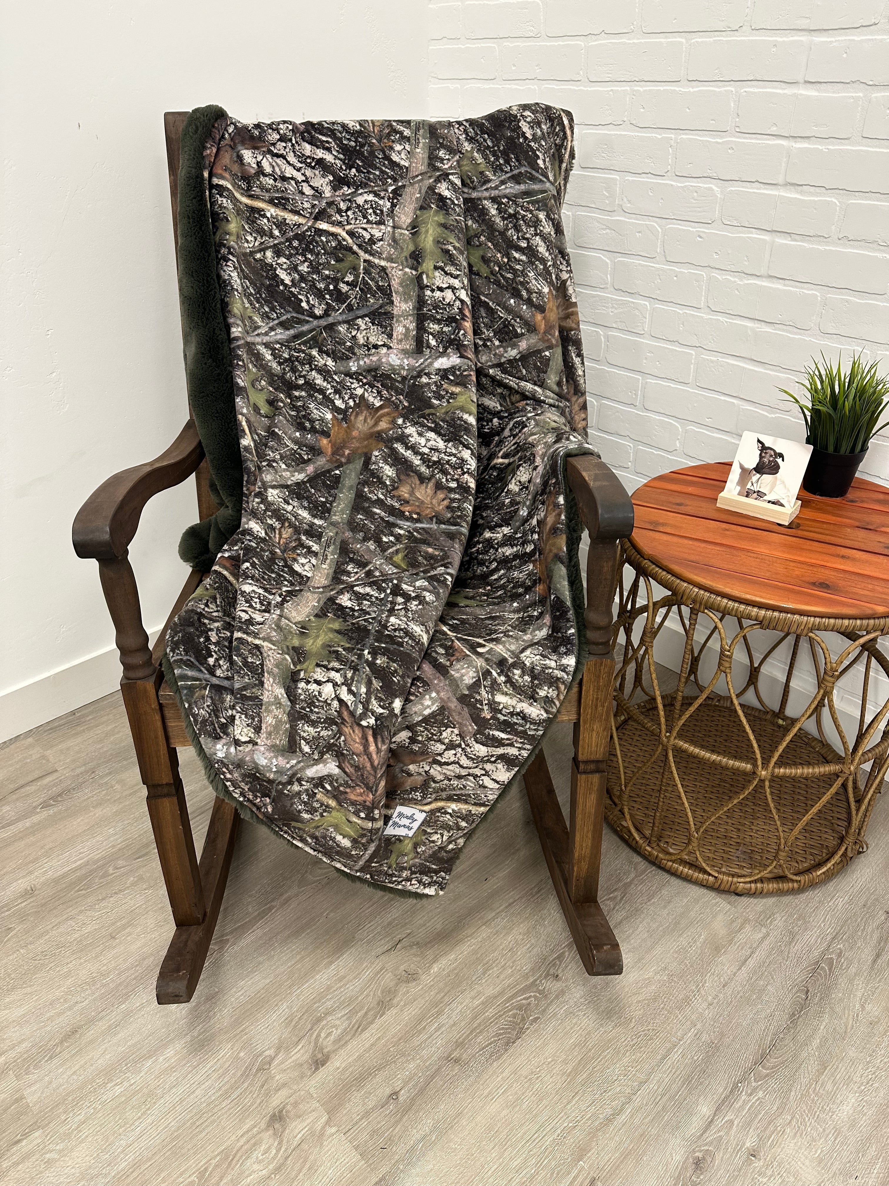 Camo bunny simple throw