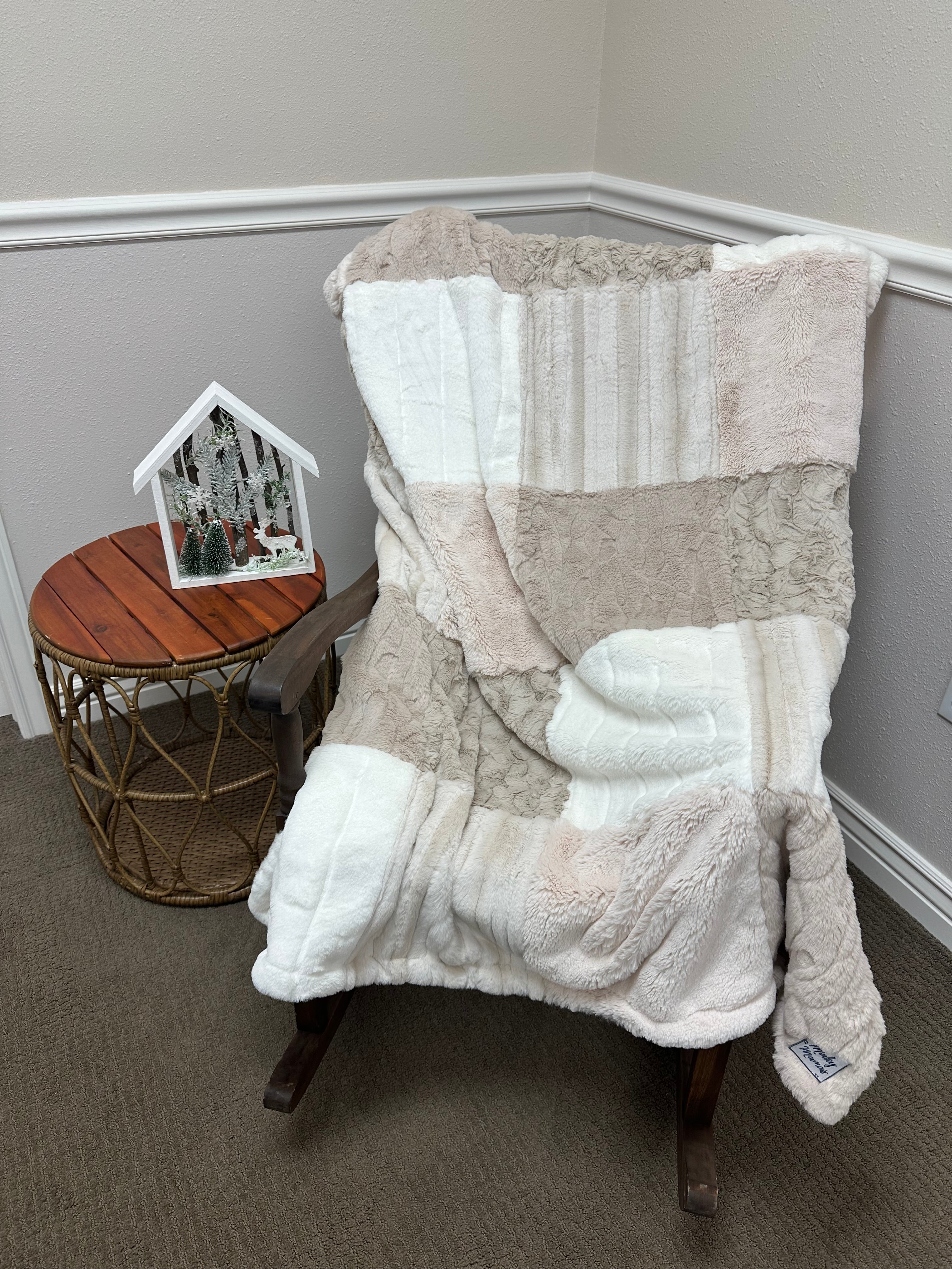 Mushroom four seasons Throw