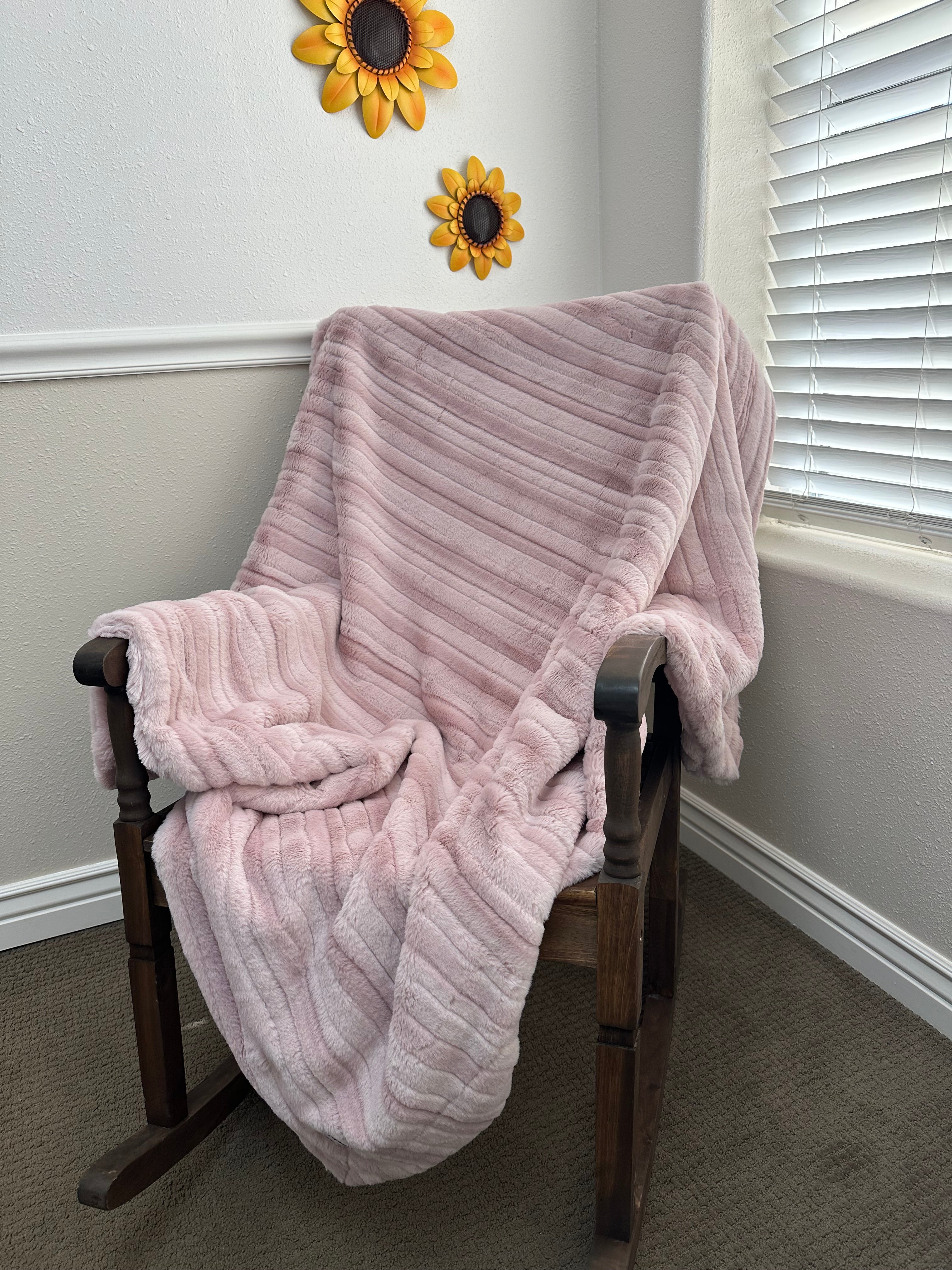 Vienna powderpuff Throw