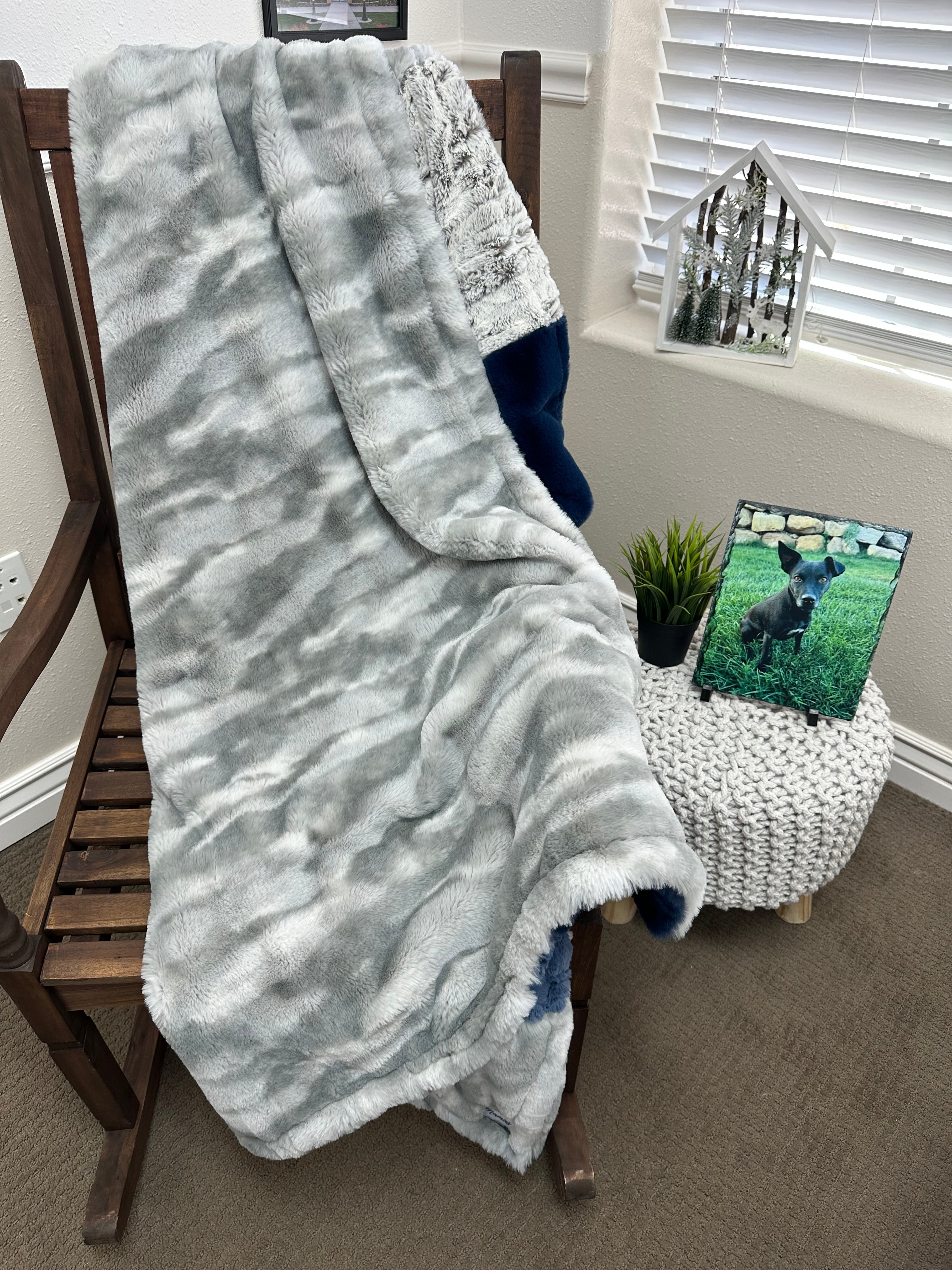 Blue/gray Throw