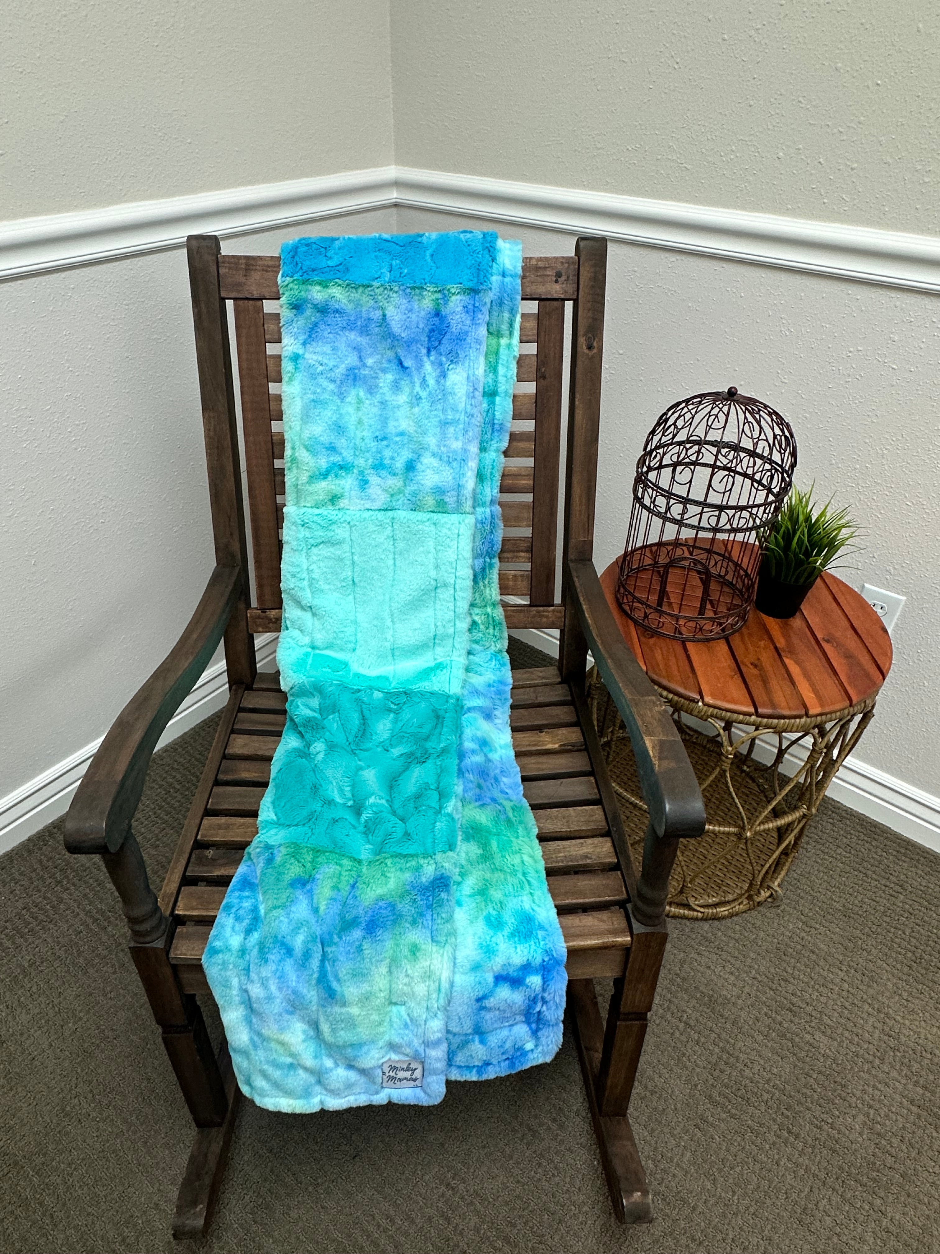 Blue pop throw
