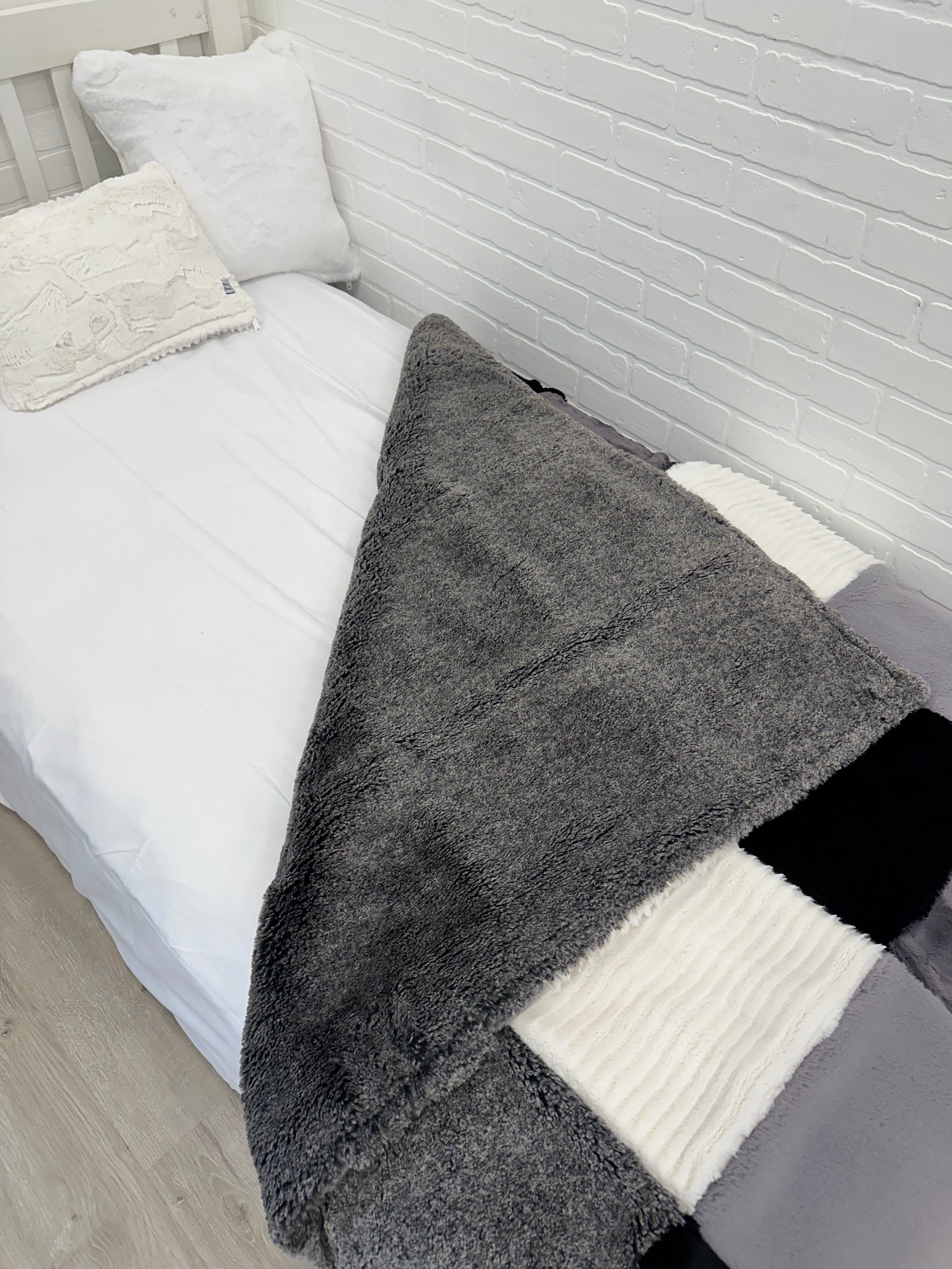 Arctic Fox back Throw