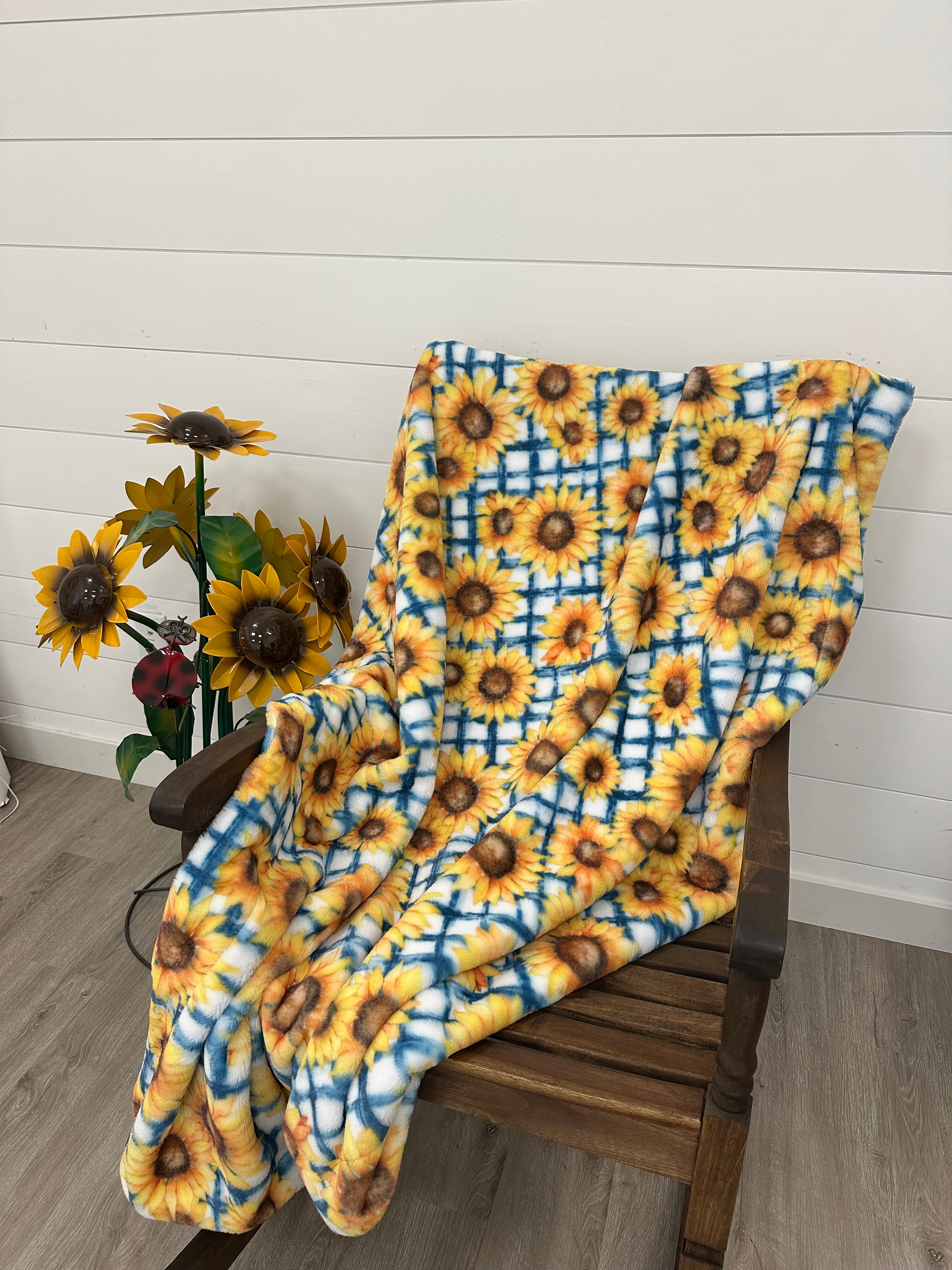 Sunflower Seal Simple Throw
