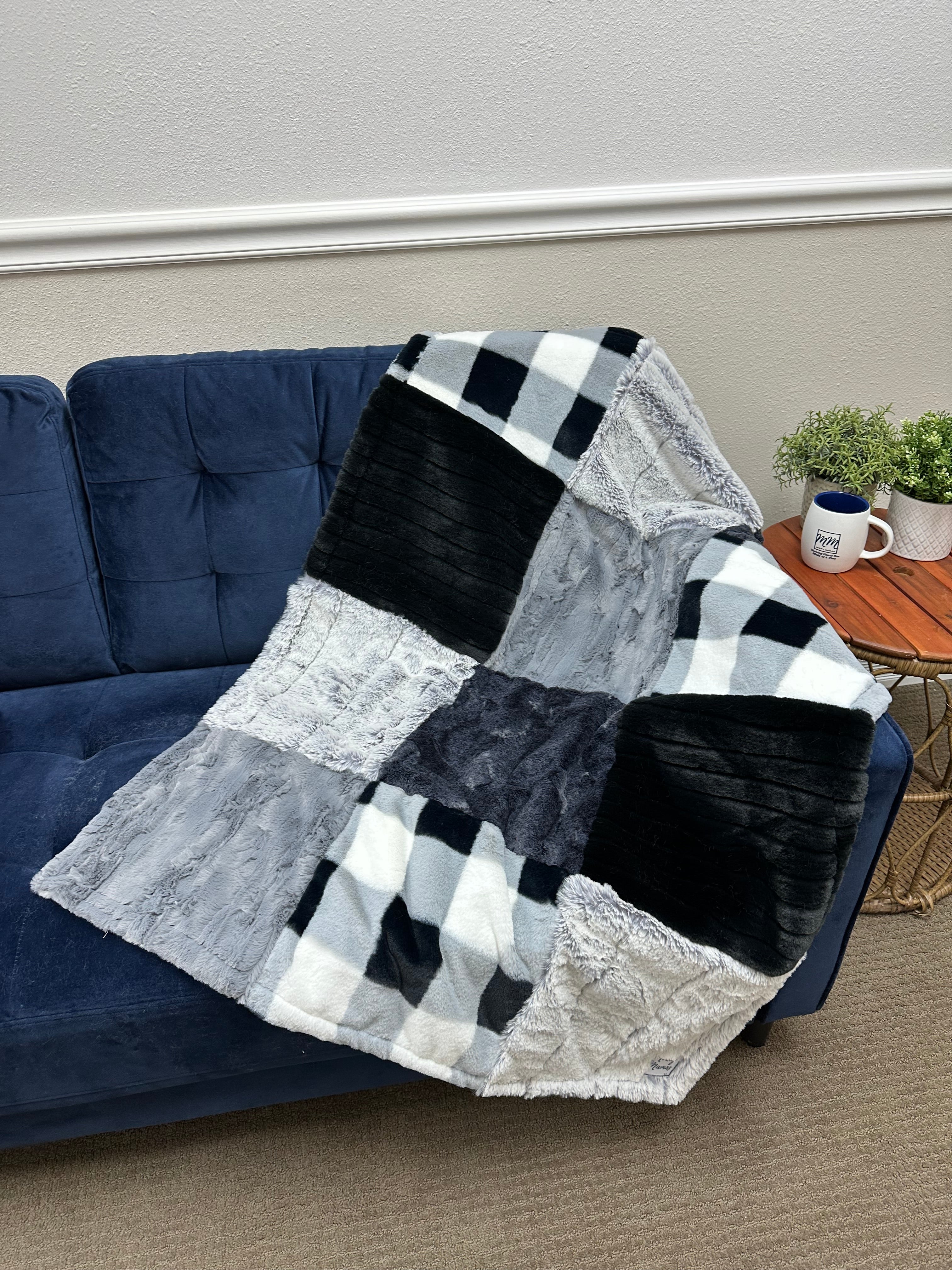 Black and gray Check Lap