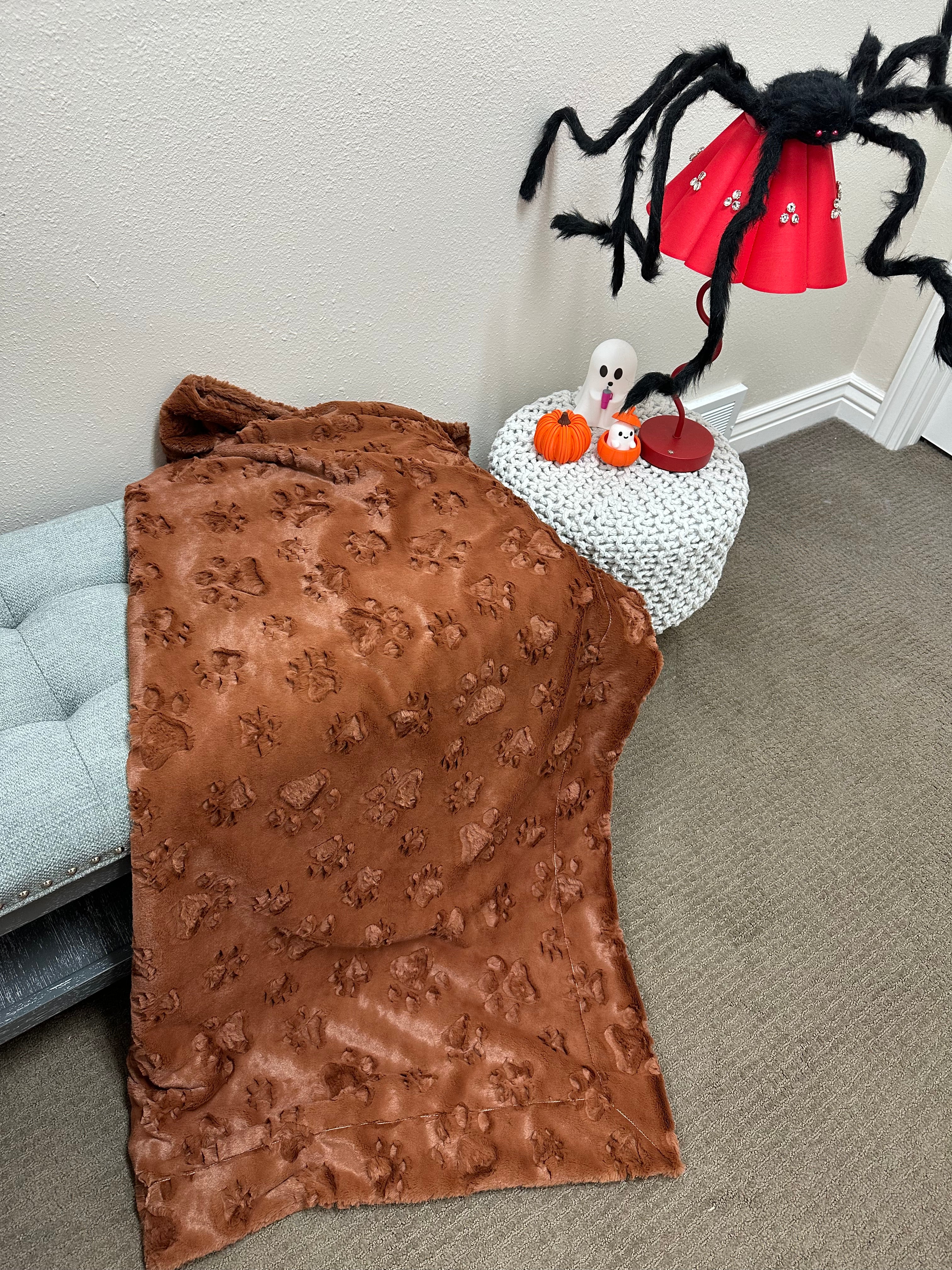 Woodland paw Throw