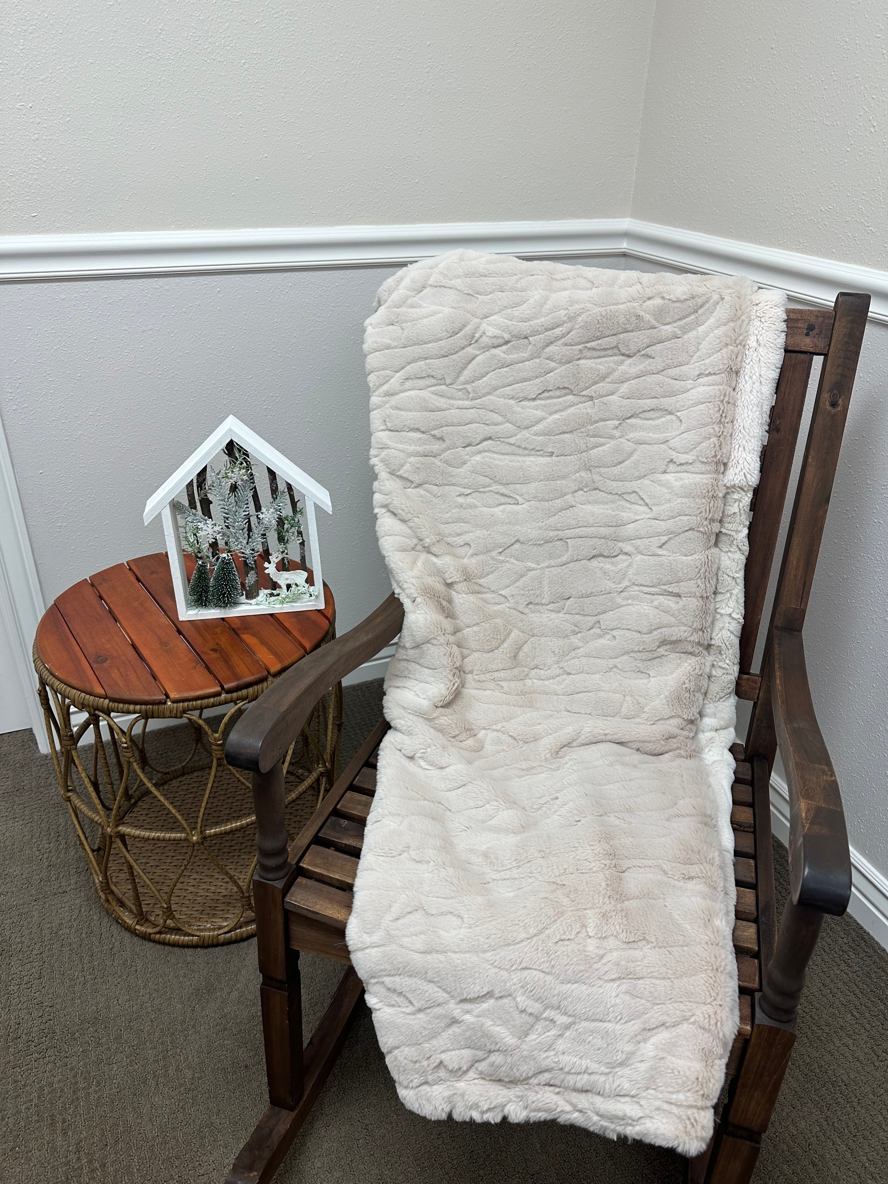 Mushroom four seasons Throw