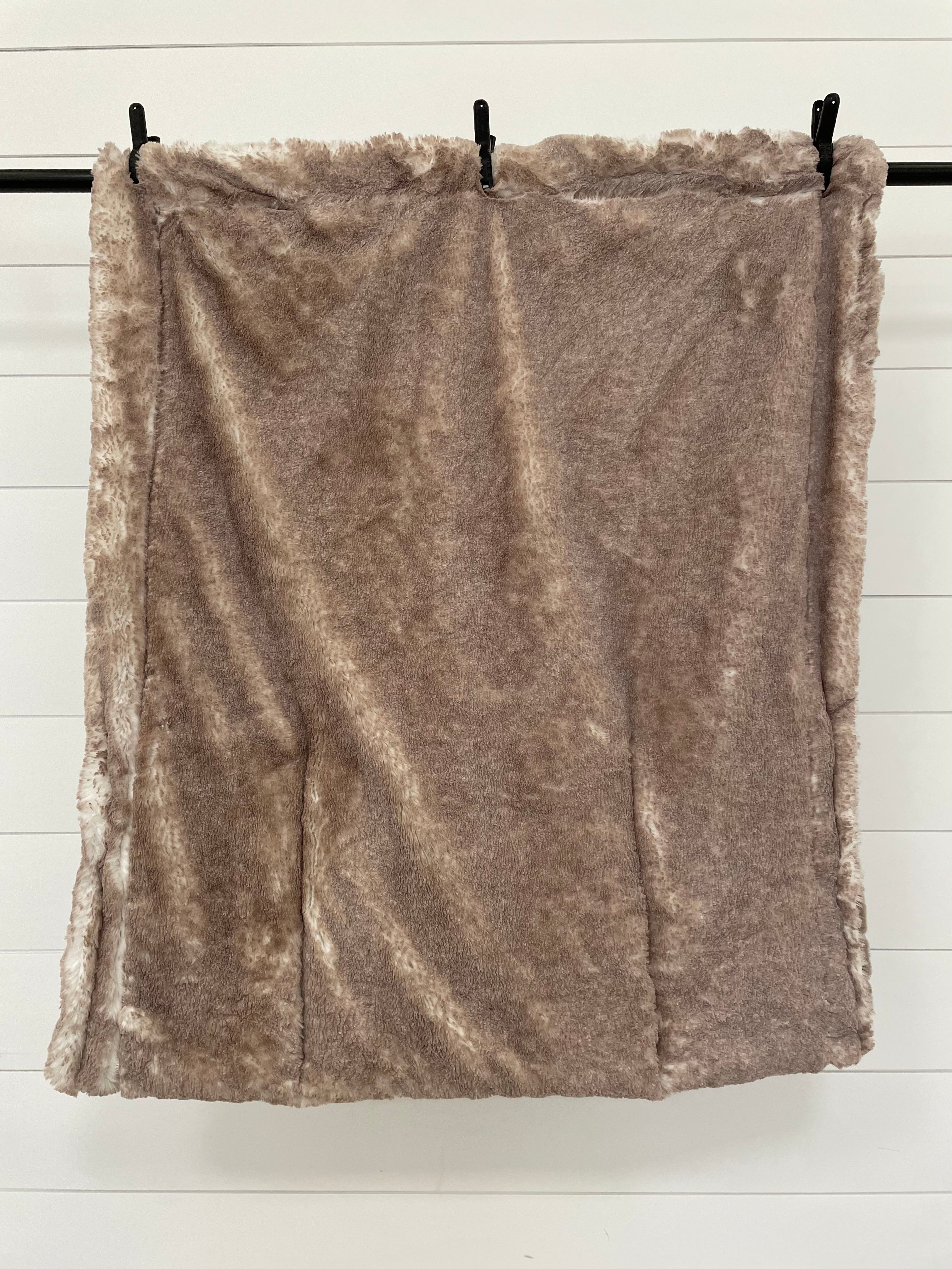 Simply Taupe Sydney/Arctic Fox Sandstone Travel Blanket